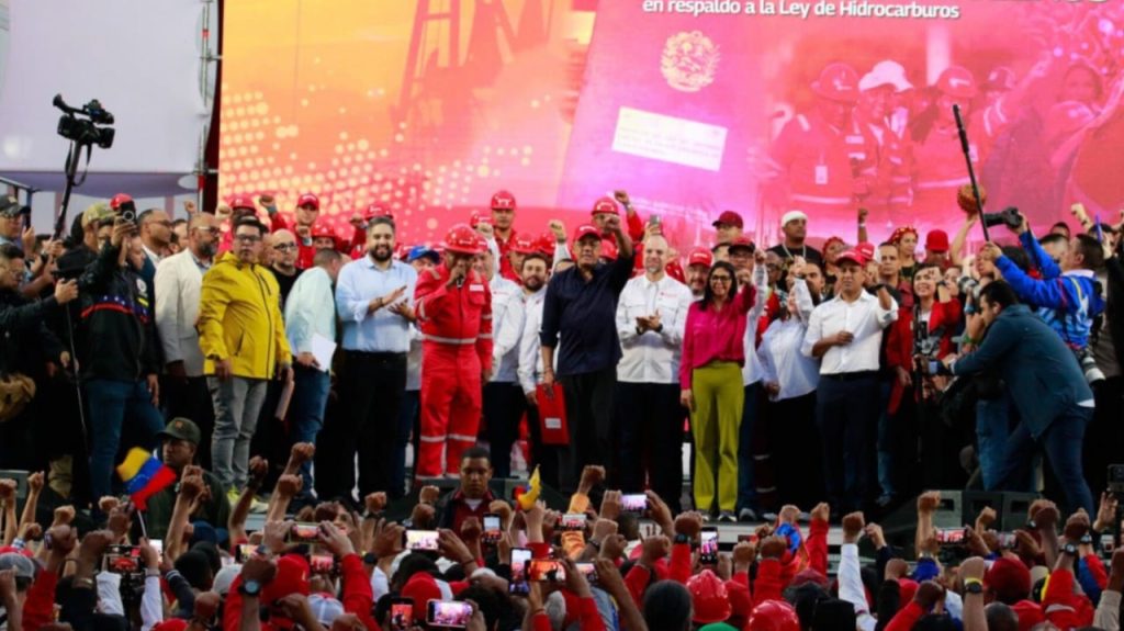 Venezuela inicia su primera exportación de moléculas de gas