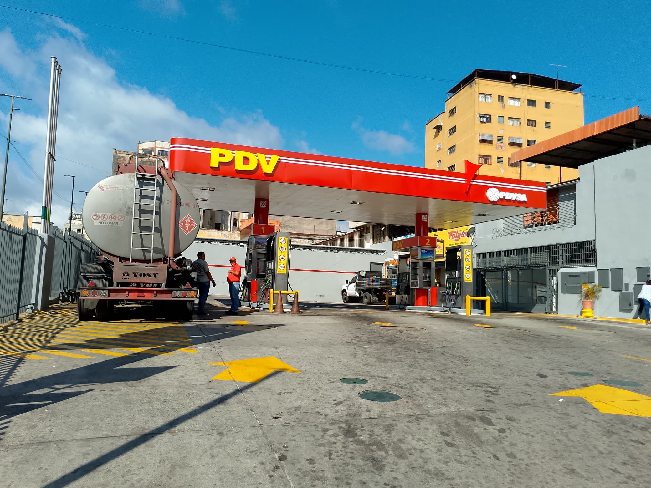 Estaciones de servicio trabajan a buen ritmo