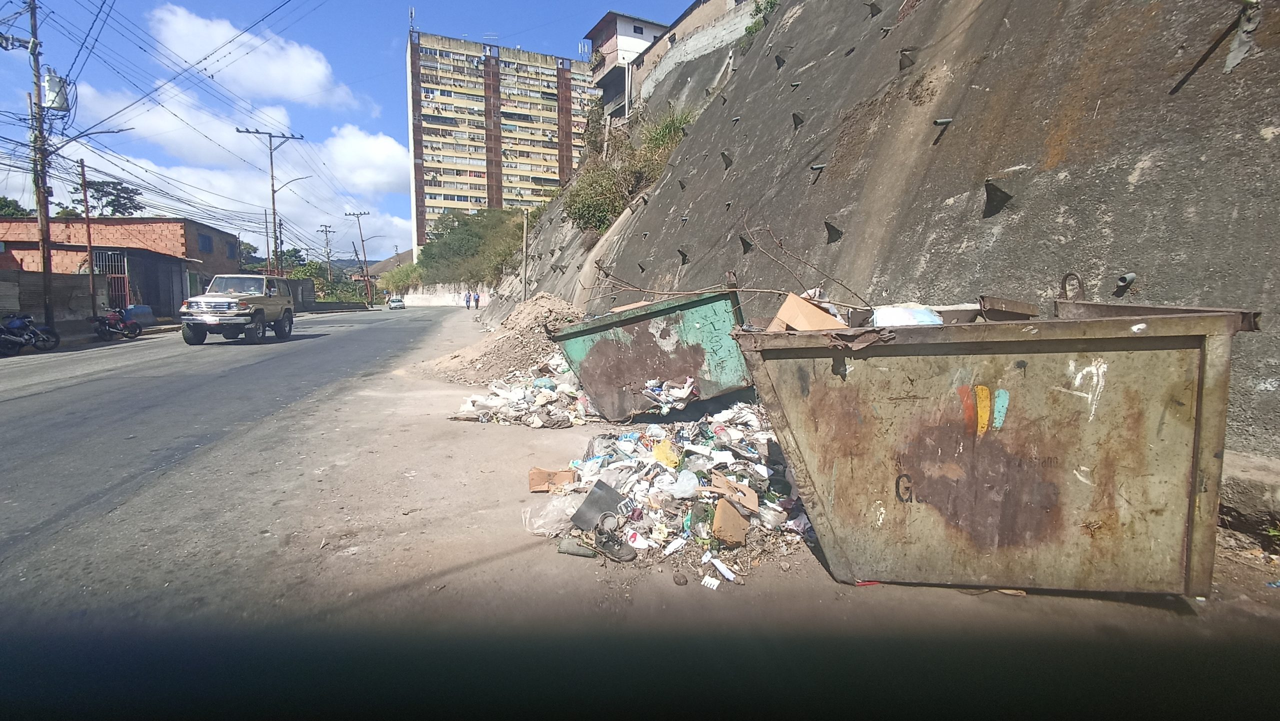 Persiste bote de escombros en Santa Eduvigis