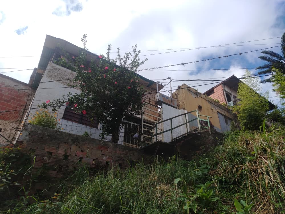 Bote de aguas blancas debilita un terreno en la 19 de abril