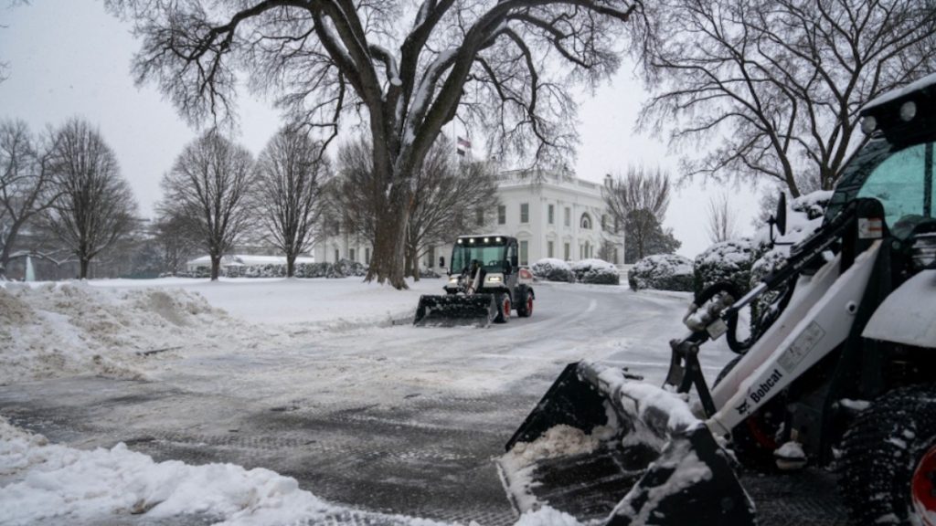 Se eleva a 73 la cifra de muertos por tormenta en EEUU