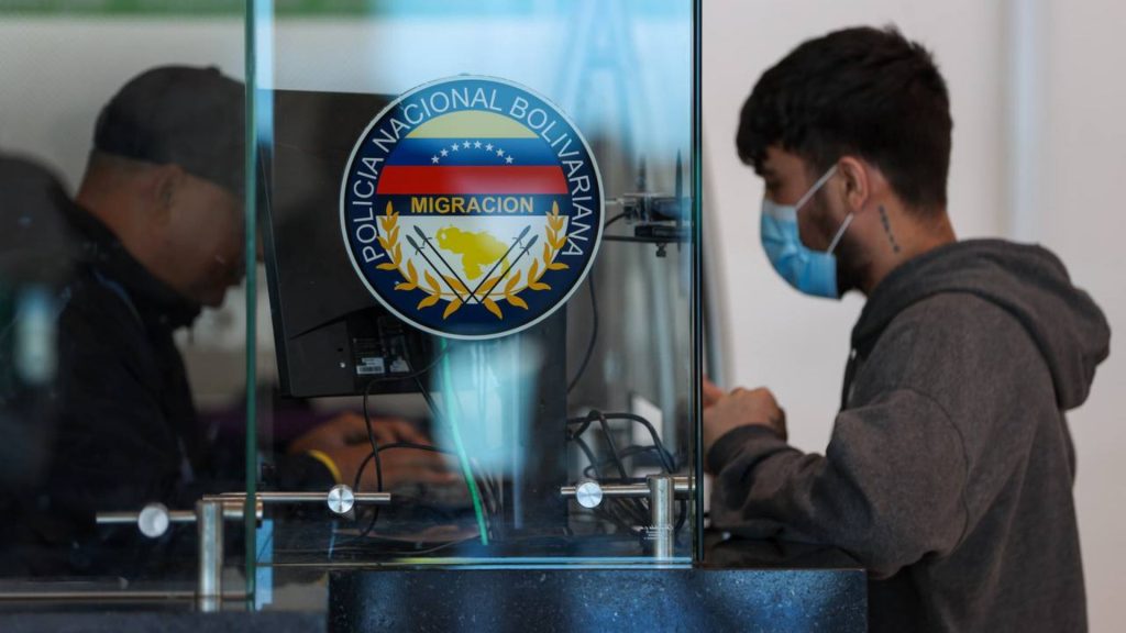 Autoridades recibieron a 237 venezolanos repatriados desde EEUU