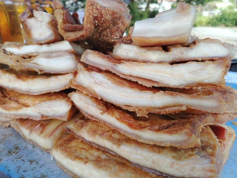 100 gramos de chicharrón se cotizan desde Bs. 700