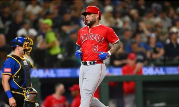 Yoán Moncada firma por un año con los Angels