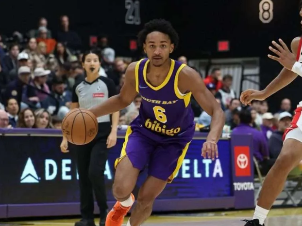 Los Lakers firmaron a Kobe Bufkin por 10 años