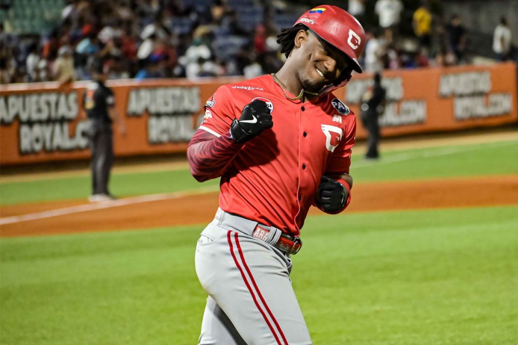 Luisangel Acuña hace historia con cuatro jonrones en un juego