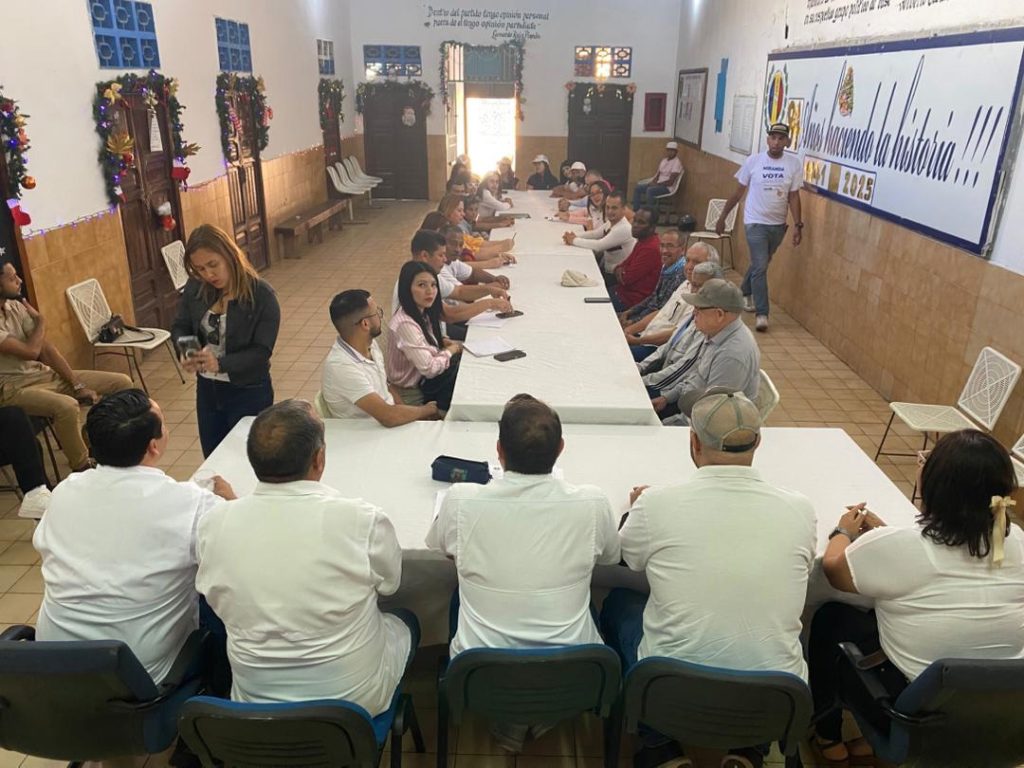 AD: Ingresos petroleros deben servir para recuperar el salario