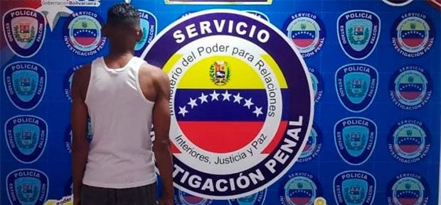 Atacó a su hermana con un palo