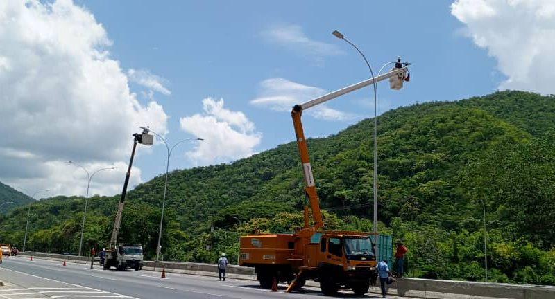 Reactivan más de 16 mil puntos de iluminación en vías mirandinas