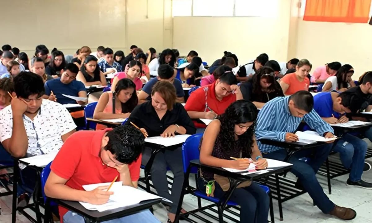 Universitarios inician clases el 12-E