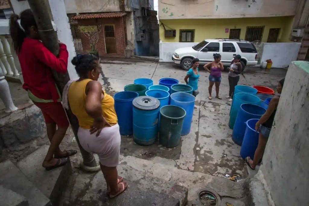 Optan por almacenar agua por prevención