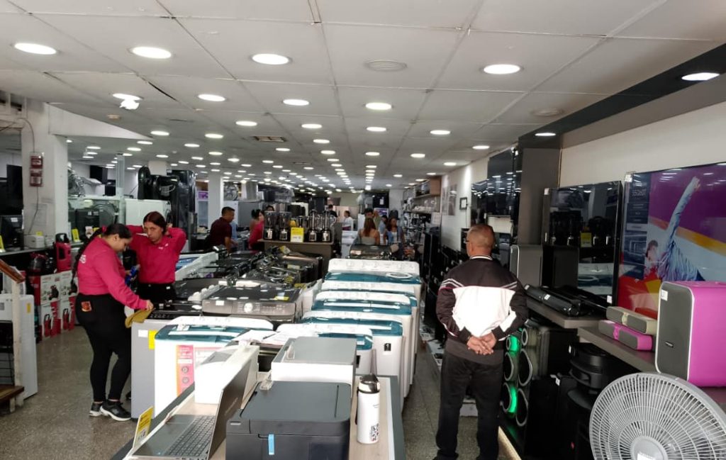 Emergencia nacional frena compras a crédito