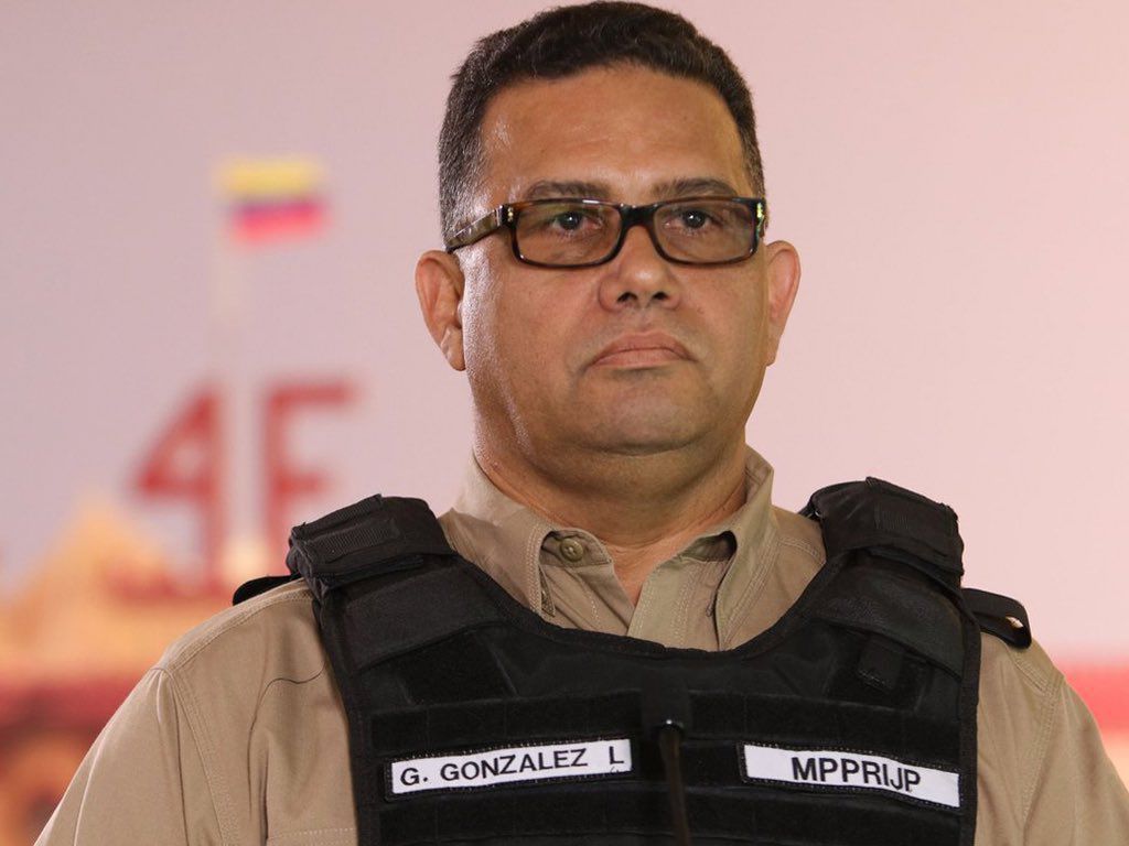 Gustavo González López es el comandante de la Guardia de Honor