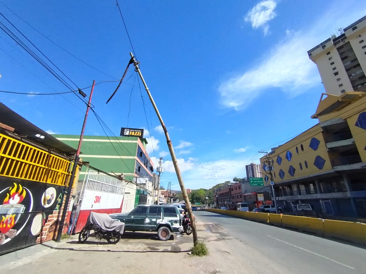 Postes inclinados en la Panamericana generan alerta