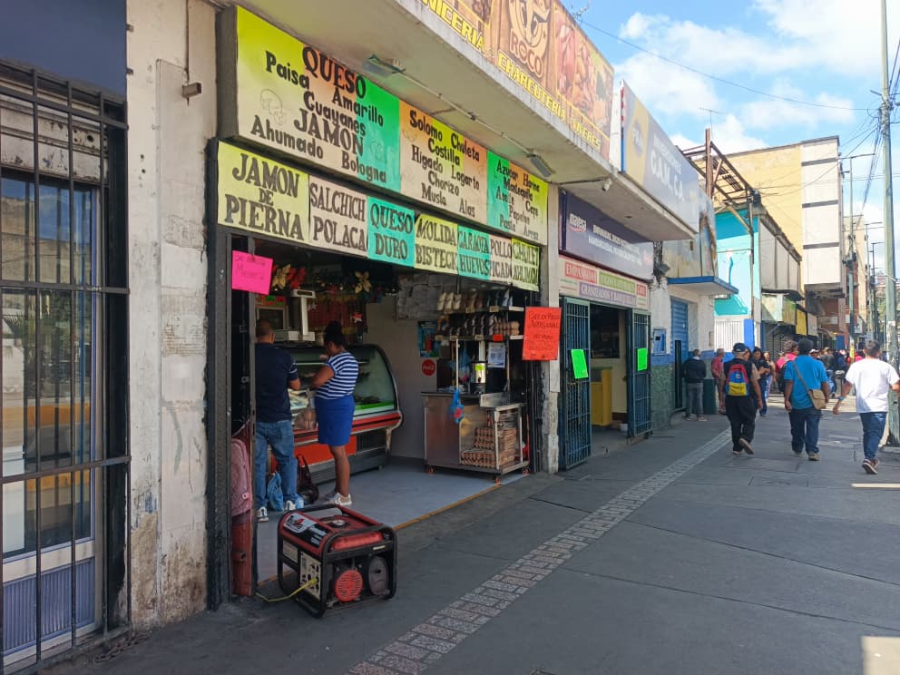 Reportan cortes de luz en el centro de Los Teques