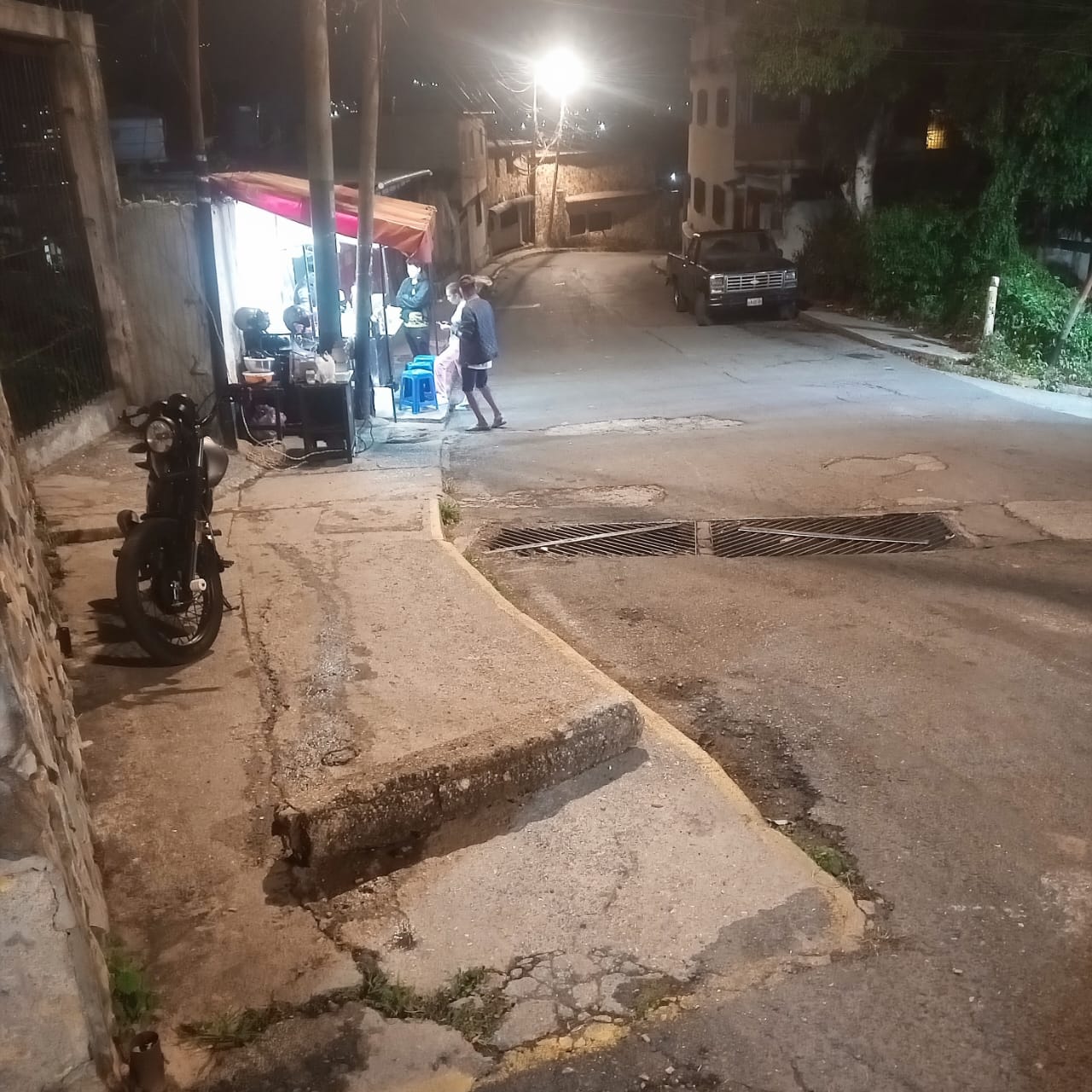 Carro de comida rápida perturba el descanso en Santa Eulalia