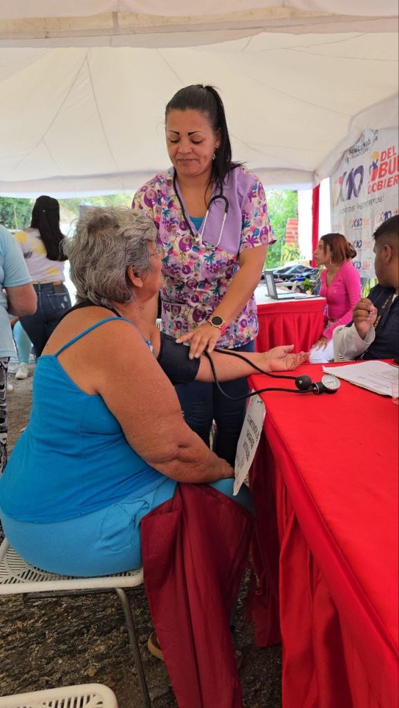 Jornada de salud atiende a 300 personas en Los Panamericanos