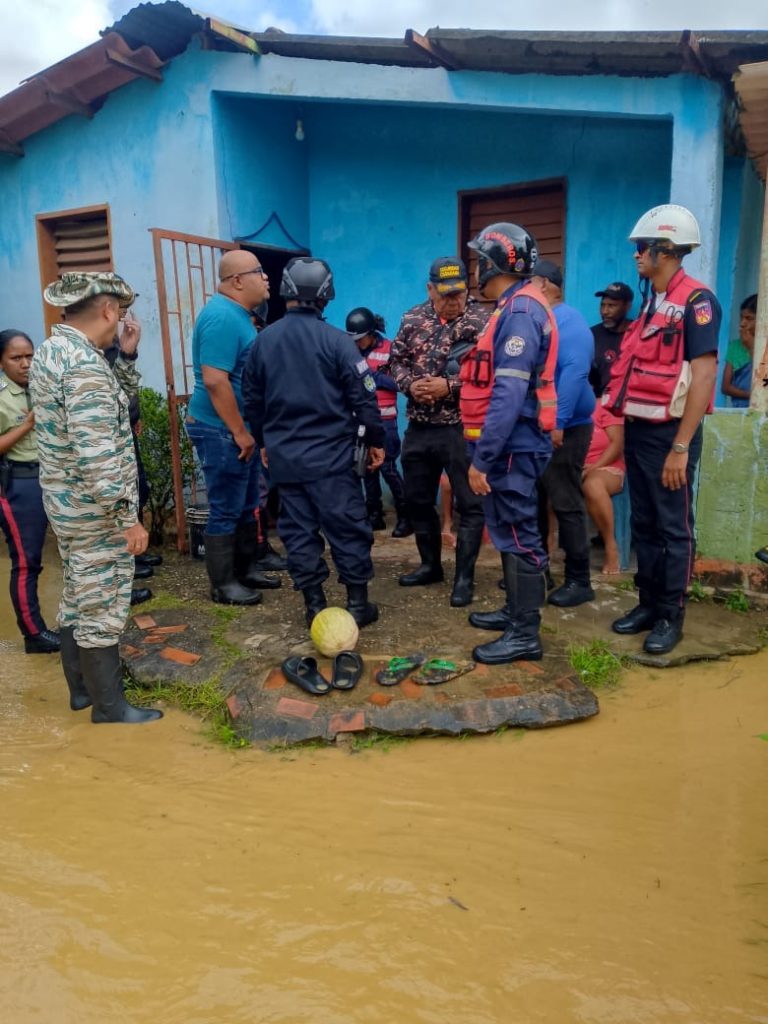 Emergencia en Miranda tras desbordamiento de río