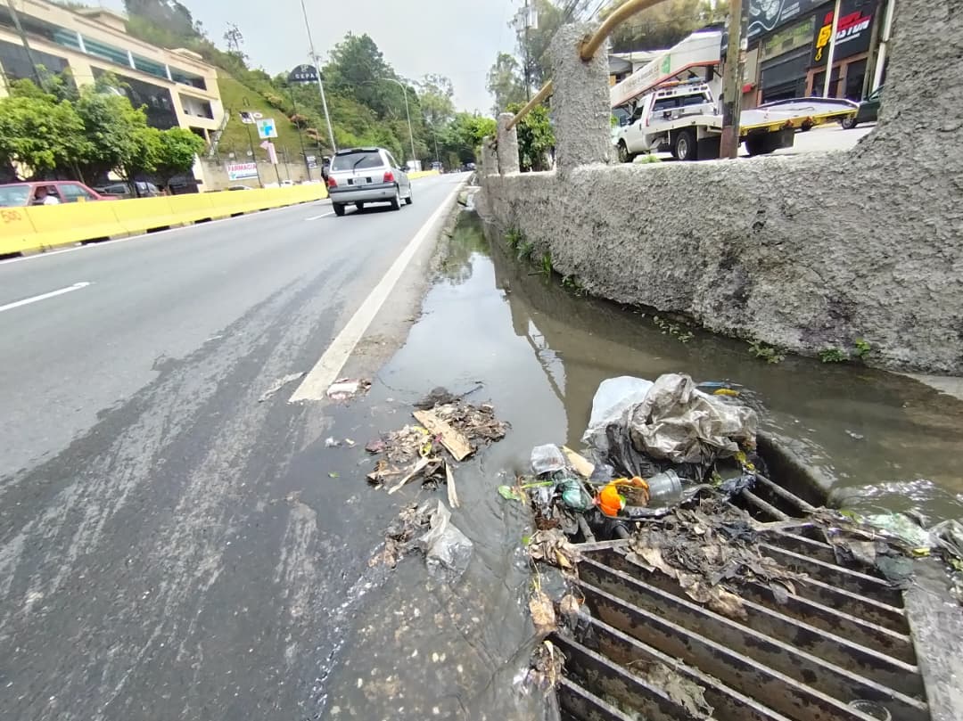 Denuncian aguas putrefactas en el km 14