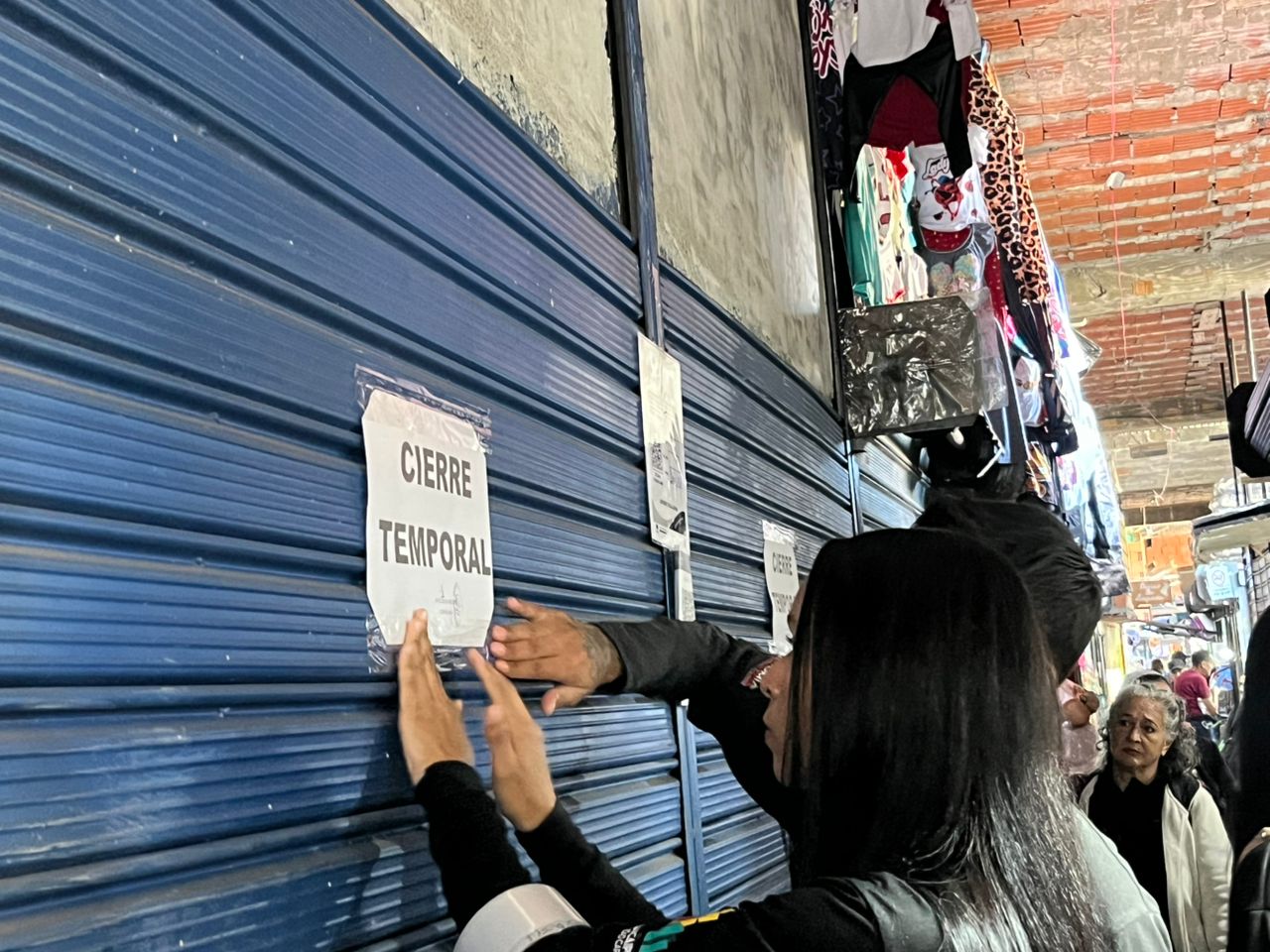 Cierran local en el mercado Vencedores