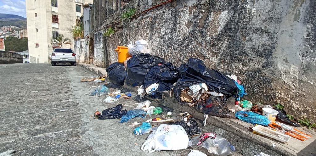 Vecinos piden retirar desechos en El Jockey