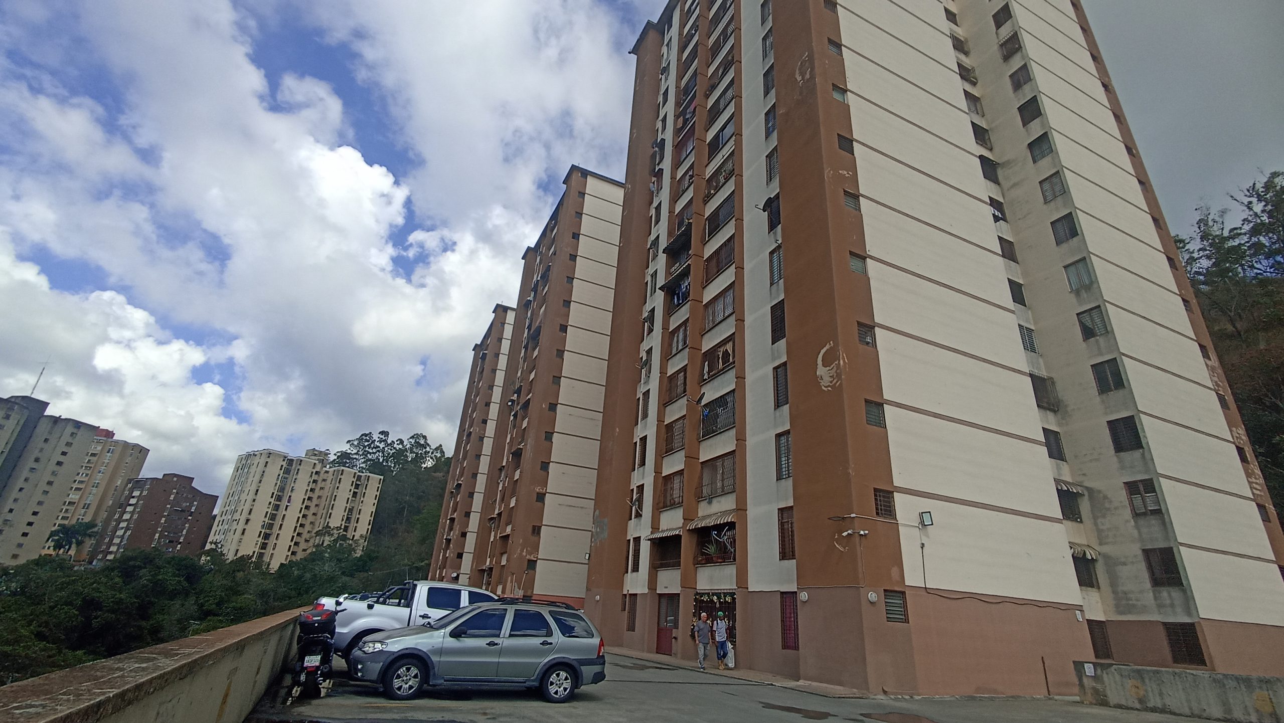 Se oponen a cobros de telefonía en Las Flores