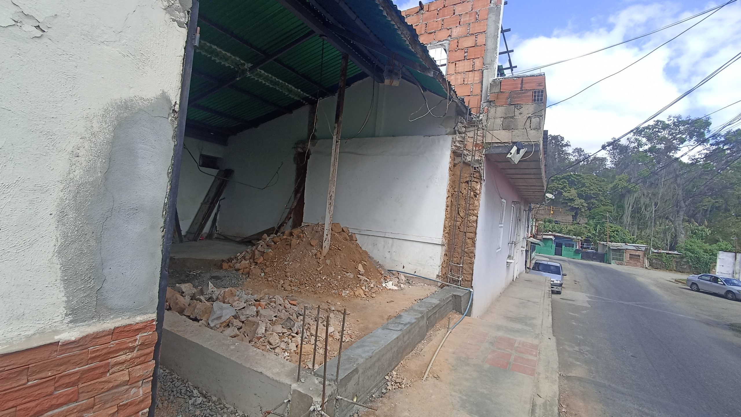 Vivienda que colapsó en la Ricaurte lleva 50% de avance