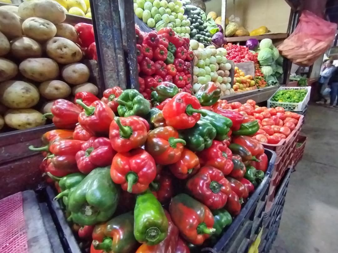 Fruterías mantienen ofertas de $1