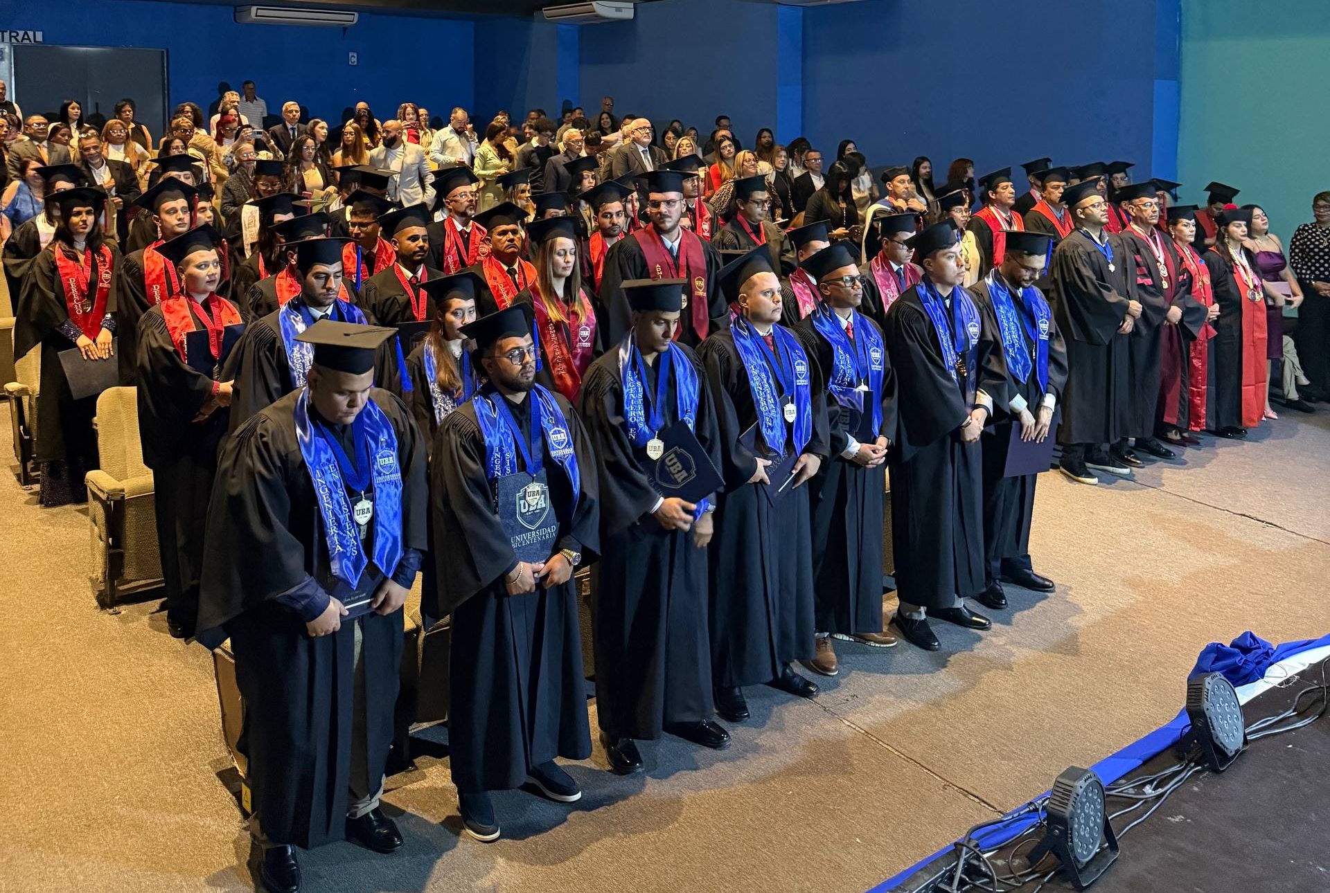 40 profesionales egresaron de la UBA