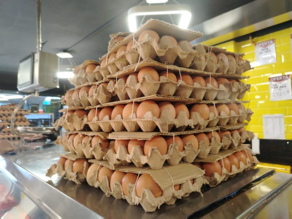 Sigue en alza el precio de los huevos