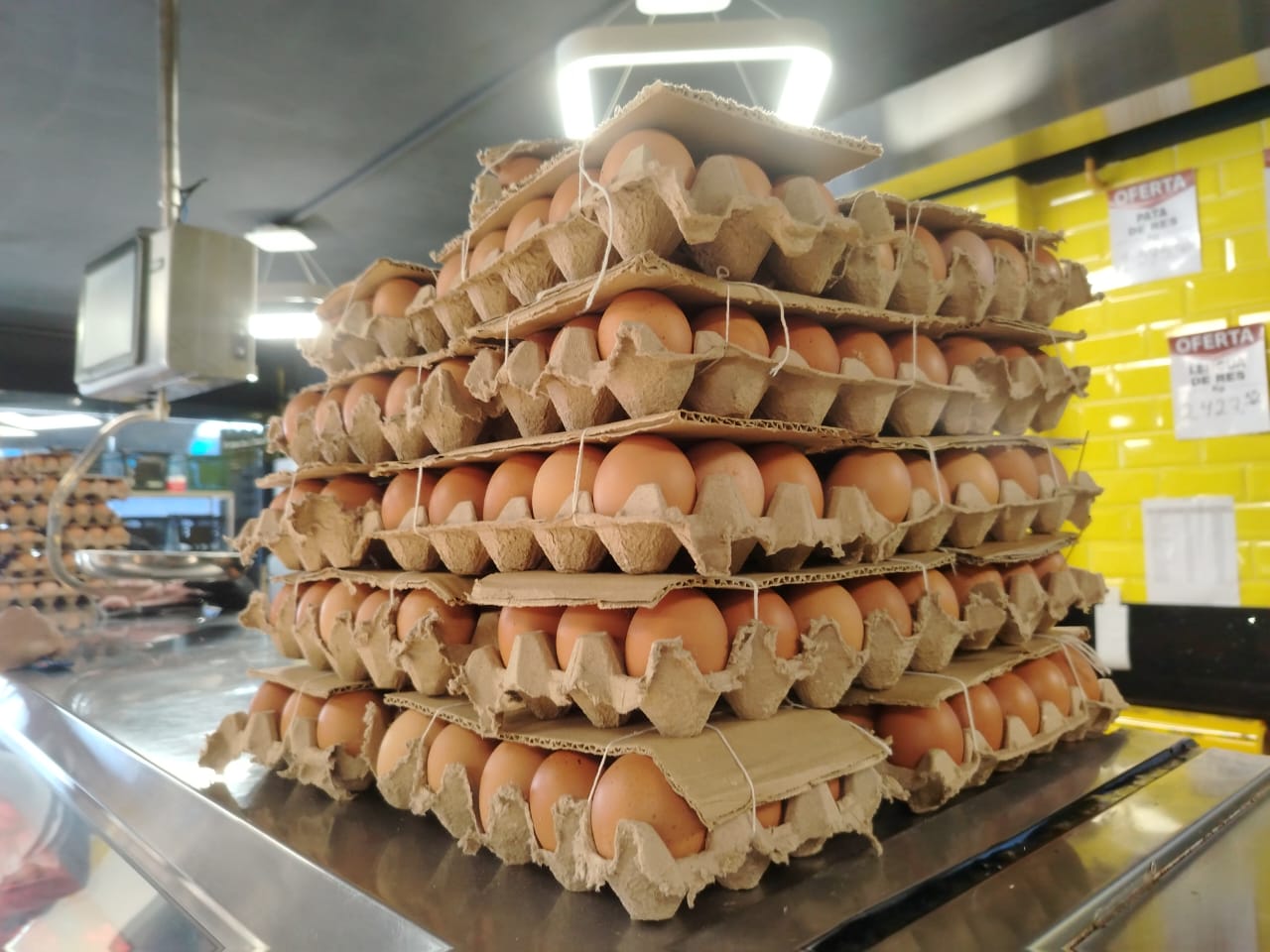 Sigue en alza el precio de los huevos