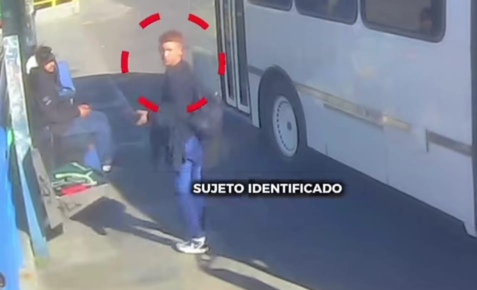 Cámara capta un hurto en parada de Los Salias