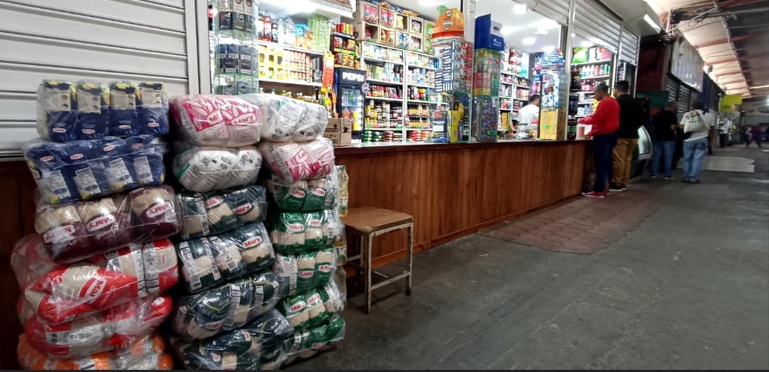 Artículos básicos aumentan hasta 100%