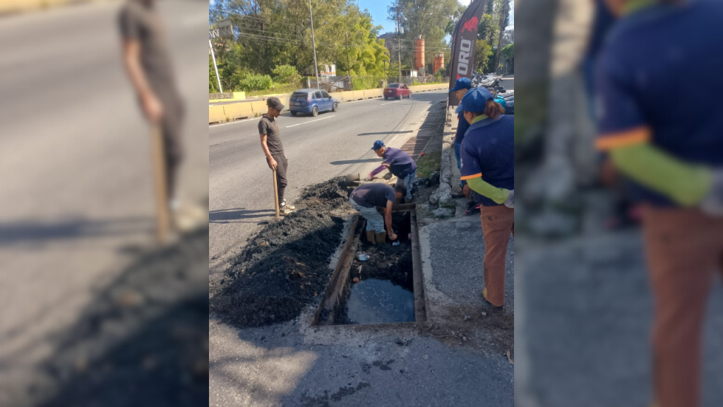 Reparan alcantarillas tapadas en Buenos Aires