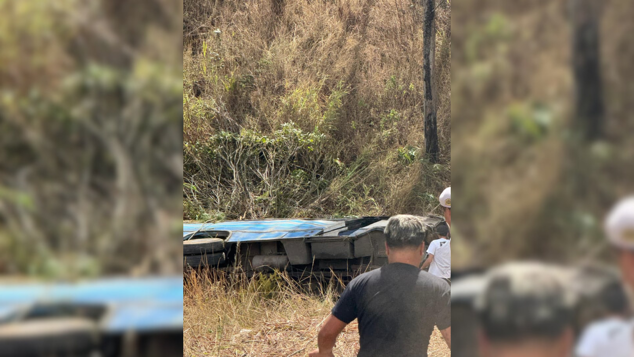 Un herido tras caer un autobús por un barranco