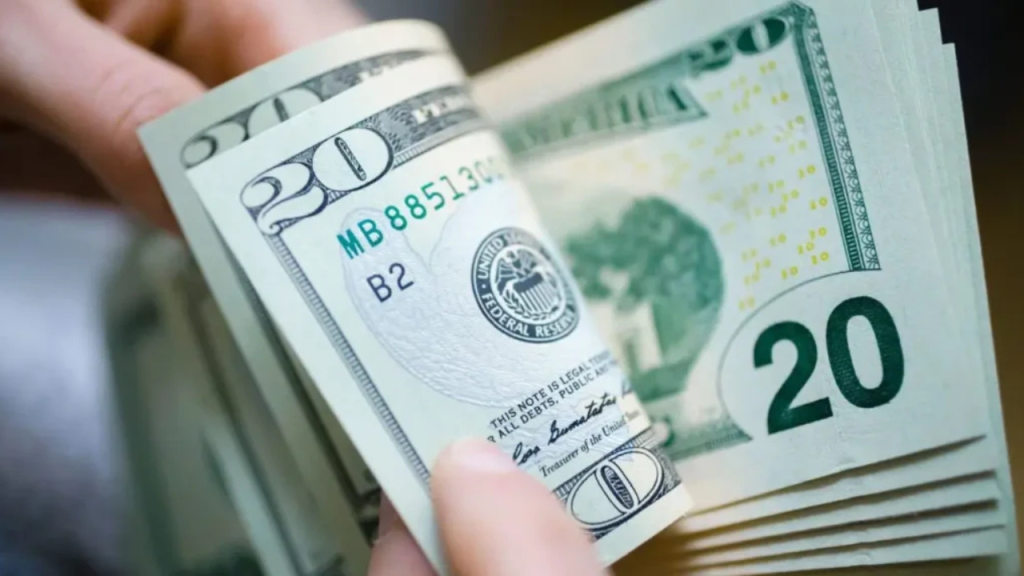 Bancos esperan directrices para venta de divisas