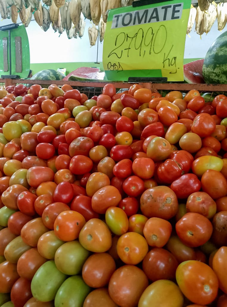 Consumidores reducen compra de frutas y hortalizas