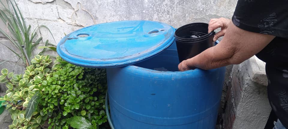 Sufren por falta de agua en La Mostaza