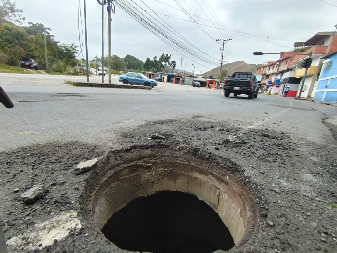 Peligro en Aquiles Nazoa por tanquilla sin tapa