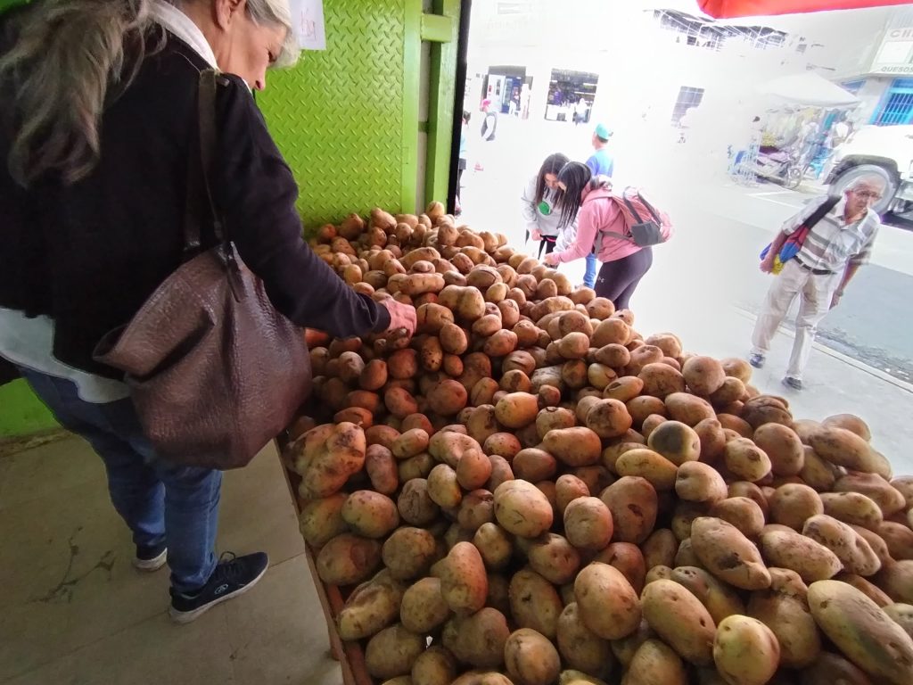 Fruterías mantienen ofertas en rubros seleccionados
