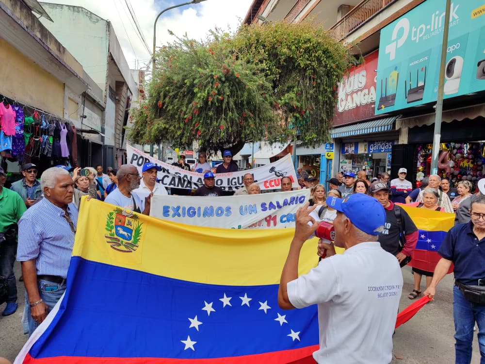 Trabajadores entregan exigencias salariales al Ministerio del Trabajo