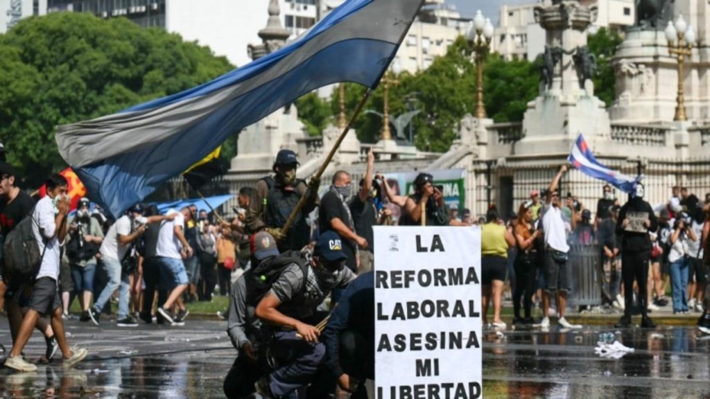 Convocan a un paro general contra la reforma laboral de Milei