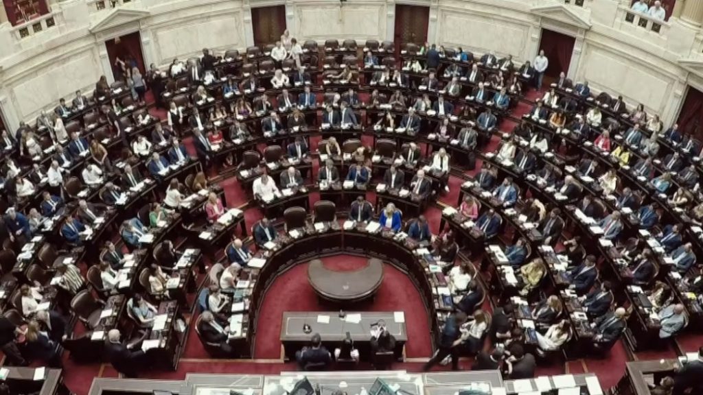 Diputados aprueban reforma laboral de Milei