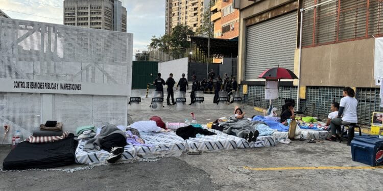 Familiares de presos políticos cumplieron 24 horas en huelga