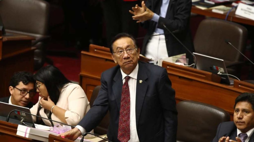 Un día después de asumir la presidencia Balcázar es llamado a juicio