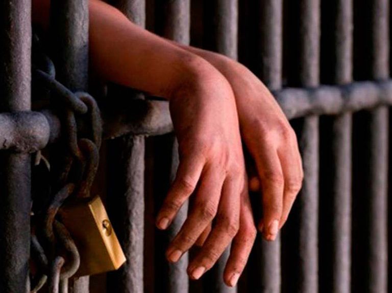 Profesor pagará 24 años por abusar a seis niños