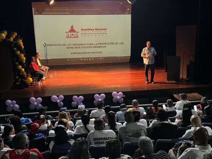 Debaten Ley de Derechos Socieconómicos en Petare