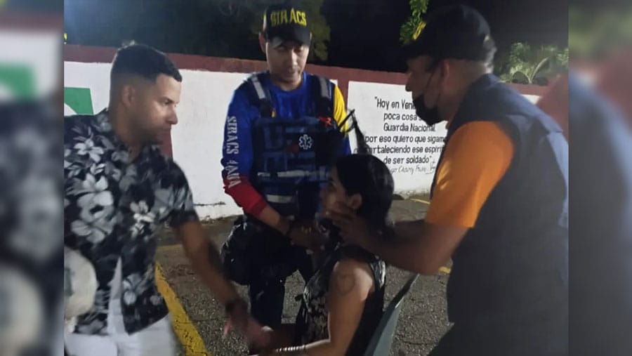 Se volcó camioneta con pasajeros en Ocumare de La Costa