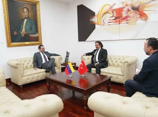 Canciller Gil y Nuncio Apostólico dialogan sobre reconciliación