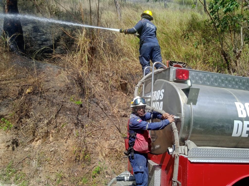 Bomberos de Miranda alertan sobre riesgos de incendios forestales